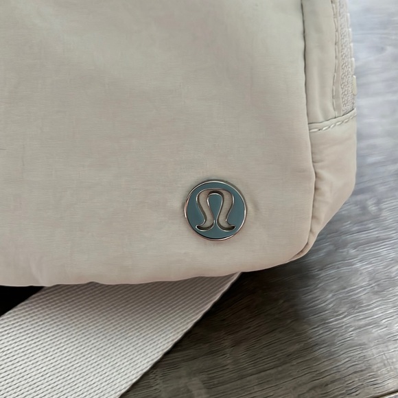 NWT White Opal Everywhere Belt Bag - Picture 3 of 4